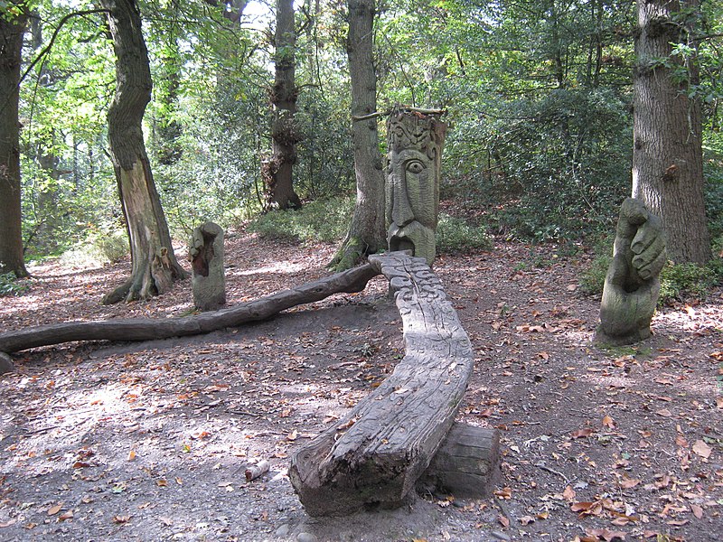 File:Lickey Hills Sculptures - 3 - geograph.org.uk - 2650045.jpg