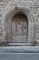 Porte rue porte d'une maison ancienne, rue de la Fraternité.