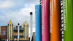 Hotel Radisson Blu Astrid, gezien vanaf de uitgang van het Antwerps Centraal station aan de De Keyserlei.