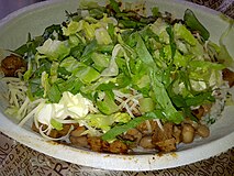 طبق بوريتو (burrito bowl) بلحم البقر.