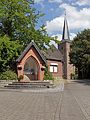 Saeffelen, chapelle (die Mariankapelle) avec l'église (Pfarrkirche Sankt Lucia)