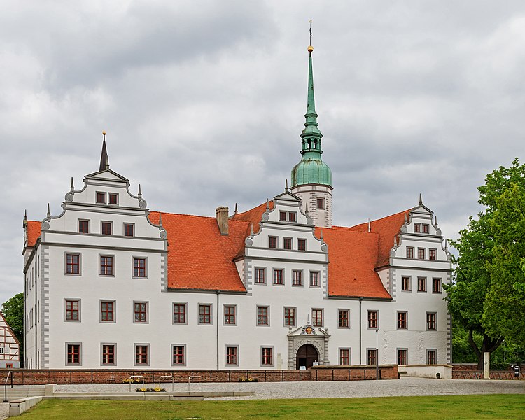 File:Doberlug-Kirchhain May2015 img4 Schloss Doberlug.jpg