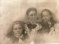 Fanny Cole and daughters.jpg