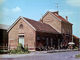 Het stationsgebouw, toen al niet meer in gebruik