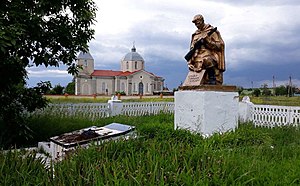 Свято-Костянтино-Оленівська церква та пам'ятник воїнам-визволителям у селі Бецилове (2021)