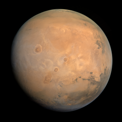 Mars u prirodnoj boji. Slika sonde Emirates Mars Mission snimljena 30. kolovoza 2021. godine za vrijeme Marsovog sjevernog suncostaja.