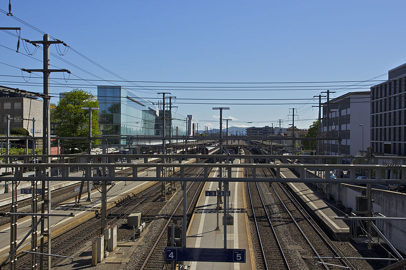 File:Bahnhof Aarau 2013.jpg