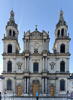 Notre-Dame-de-l'Annonciation sur la place Monseigneur-Ruch.