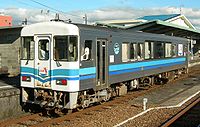 土佐くろしお鉄道TKT-8000形8001 トンボ（中村駅、2010年5月27日）