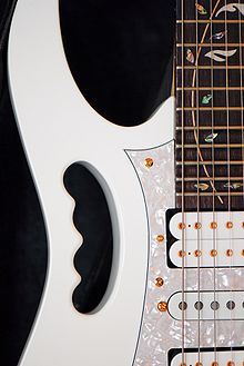 Ibanez JEM7VWH.jpg