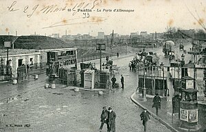 La porte de Pantin, alors dénommée « porte d'Allemagne », vers 1900.