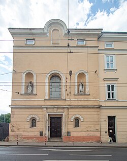 Vstup do Berounské kaple Gymnázia Teplice