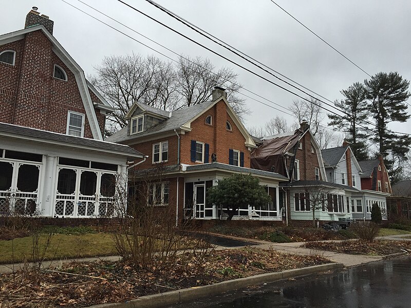 File:2016-02-23 11 26 10 Houses along Riverside Drive in The Island section of Trenton, New Jersey.jpg