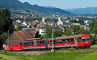 Zug mit Aussichtswagen auf der Strecke Altstätten–Gais