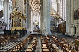 Cathédrale Notre-Dame - intérieur - autels à droite (Amiens).jpg