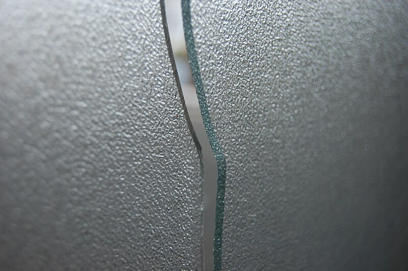 File:Broken glas.JPG