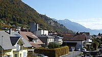 Heiligkreuz mit Pfarrkirche, im Hintergrund Schloss Sargans