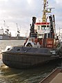 Schlepper (im Hintergrund: Schwimmdocks der Werft Blohm & Voss)