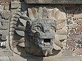 Une des représentations du serpent à plumes (Quetzalcóatl, à Teotihuacán).