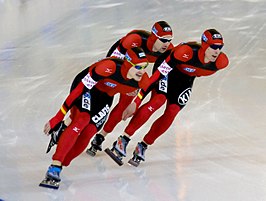 Schneider (midden) in 2009, tijdens de ploegenachtervolging samen met Robert Lehmann en Marco Weber