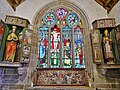 Chapelle Sainte-Cécile, maître-autel, verrière et statues de sainte Cécile et saint Maurice.