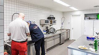 Feuerwehrzentrum Kalk - Rettungs- und Feuerwache 10-4530.jpg