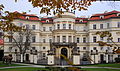 Façade sur jardin[pozn. 1] ↑ Lubomir Porizka, J. Pesek, Z. Hojda, Les Palais de Prague, Paris, éditions Mengès, 1994, 216 p. ( 2-8562-0356-6), p. 108-111 ↑ Přednášky Velké osobnosti barokního umění v Praze, dr. Černý, VŠUP, zimní semestr 1997/1998. Dostupné online.