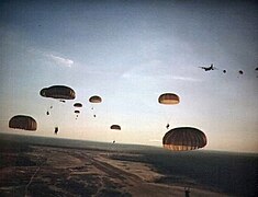 Des hommes du 75th Ranger Regiment parachutés sur La Grenade en 1983.