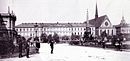 Ansicht von Osten mit Augusteum und Unikirche. Rechts hinten steht der Turm der Nikolaikirche (um 1890).