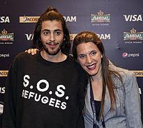 A portugál versenyző, Salvador Sobral, nővérével, Luísa Sobrallal; a verseny győztese