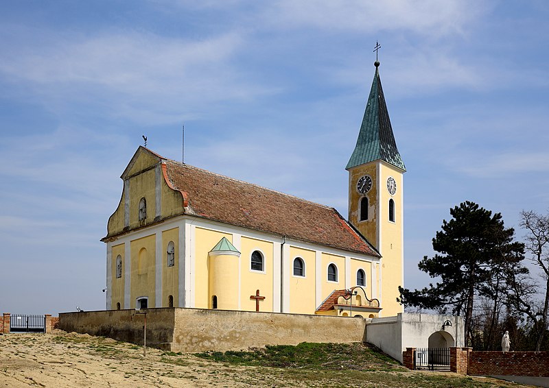 File:Großebersdorf - Kirche.JPG