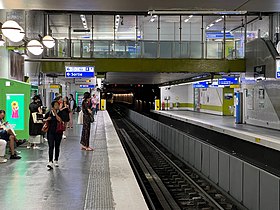 Les quais de la station de la ligne 7.