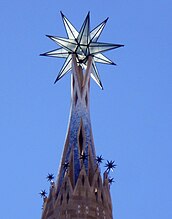 Spitze des Marienturms mit dem markanten zwölfeckigen Stern