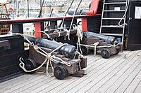 Les canons du pont.