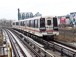 A Line 3 train in its typical four-car configuration in its original 1985–2015 livery