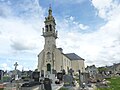 Saint-Méen : l'église paroissiale au milieu du cimetière et son clocher à dôme (date du XIXe siècle)