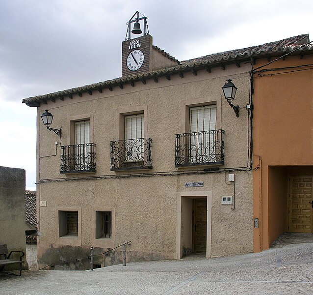 File:Hita-Ayuntamiento.jpg