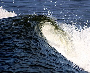 La vague soulevée par le sillage du ferry vers Fanø (Danemark). (définition réelle 1 066 × 866*)