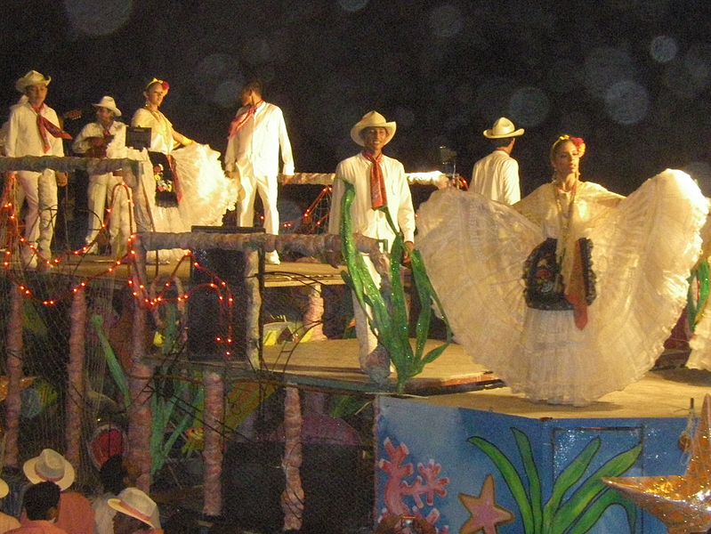 File:Traditional costume of Veracruz.jpg