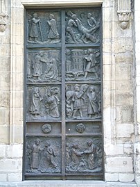 Detail of the bronze central doorway