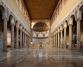 Internamente, Santa Sabina presenta pocos cambios desde la época paleocristiana.