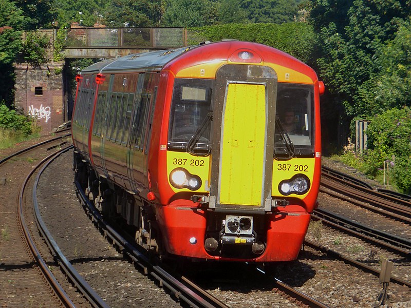 File:387202 and 387 number 127 to Sevenoaks 2E21 (28250850614).jpg