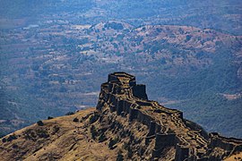 Tour de garde du fort de Raigad, dans les Ghâts. Elle fut la capitale de l'Empire marathe, alors naissant, durant le règne de Shivaji.