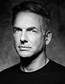 Mark Harmon, photographie en noir et blanc.