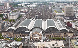 Het station gezien vanaf de Silberturm, mei 2013