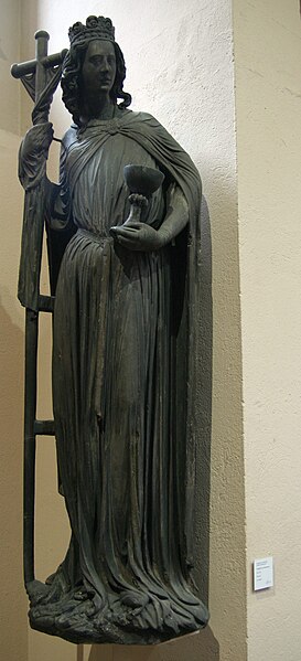 File:Statue "L'Église" de la Cathédrale de Strasbourg, original gothique conservé au Musée de l'Oeuvre Notre-Dame.jpg