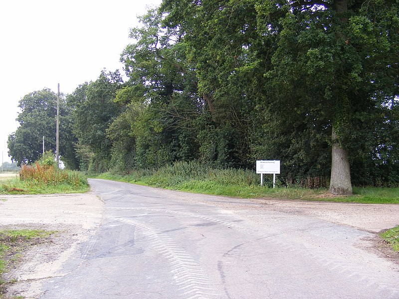 File:The entrance to Hackford Hall - geograph.org.uk - 2526869.jpg