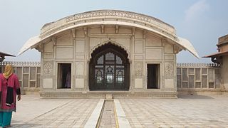 Naulakha Pavilion, Lahore Fort.jpg