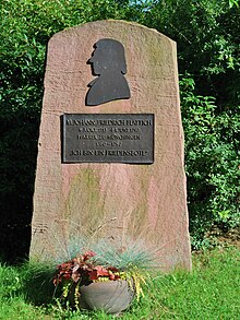 Gedenkstein für Johann Friedrich Flattich vor der Johanneskirche