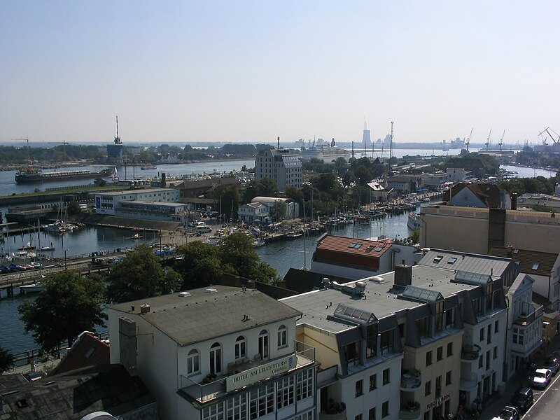 File:Warnemuende Hafen Ueberblick.jpg